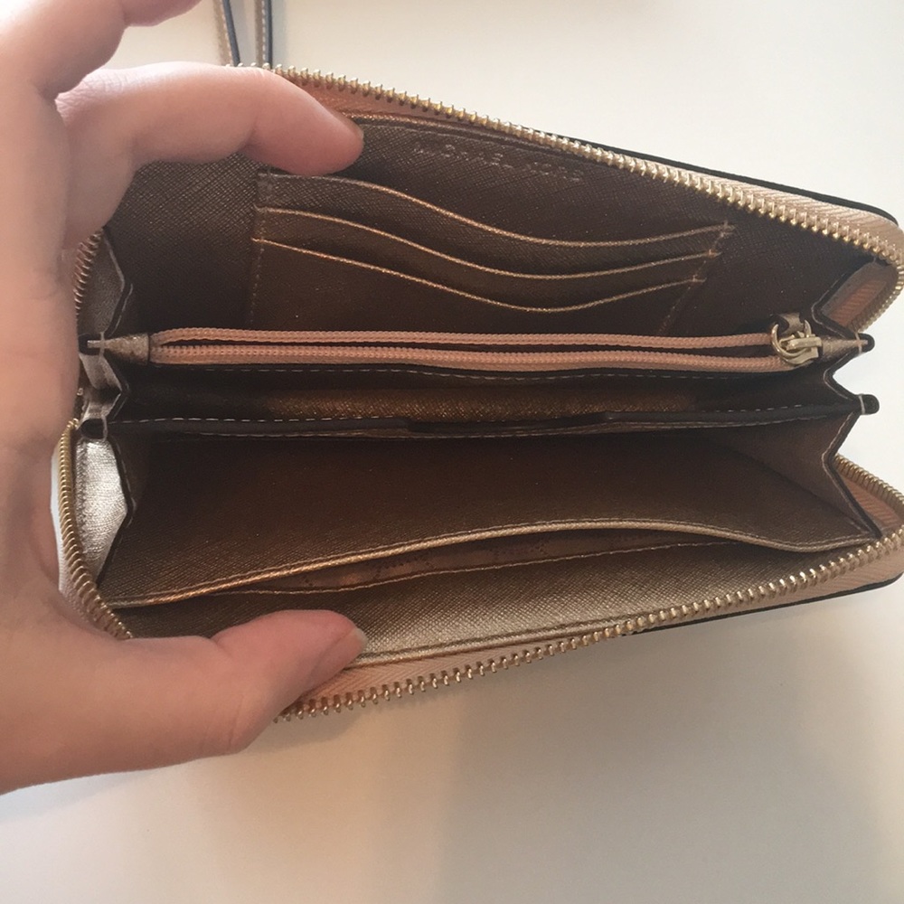 Authentic Michael Kors Wallet - Picture 3 of 4